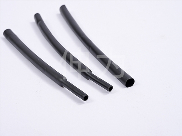 Fluoroelastomer heat shrink tubing